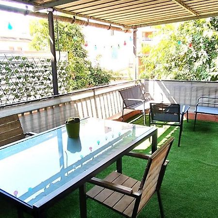 Apartamento entero con terraza en el centro de Rubí Exterior foto