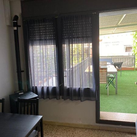 Apartamento entero con terraza en el centro de Rubí Exterior foto