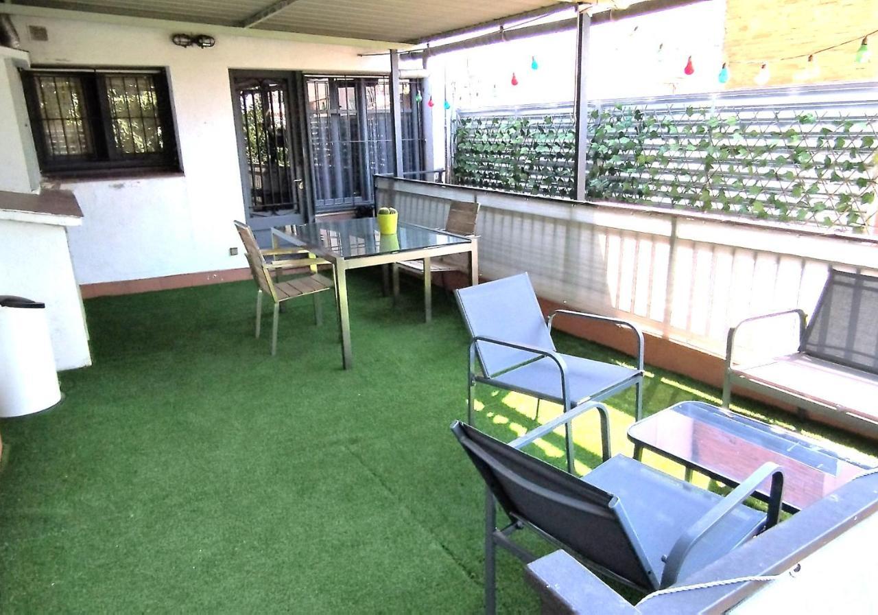 Apartamento entero con terraza en el centro de Rubí Exterior foto